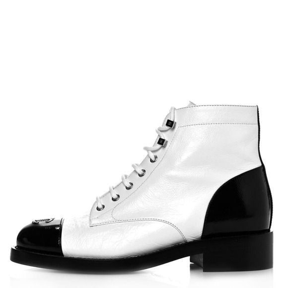 Chanel 21P White Black Crumpled Shiny CC Combat Lace Up Tie Ankle Short Boots 40 - Picture 8 of 12